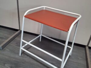 Tabouret / table de chevet métallique