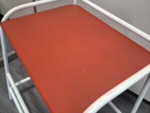 Tabouret / table de chevet métallique