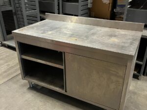 Meuble bas Inox avec dosseret L 140 cm
