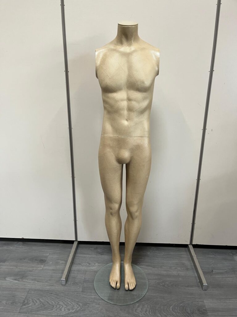 Mannequin Homme effet cartonné + Socle