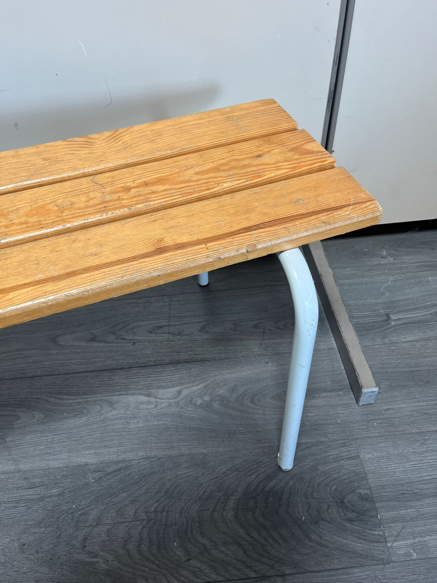 Banc vestiaire bois et métal gris – L120 cm – Image 5