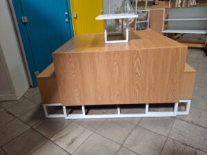 Table de présentation avec caisson et réhausse