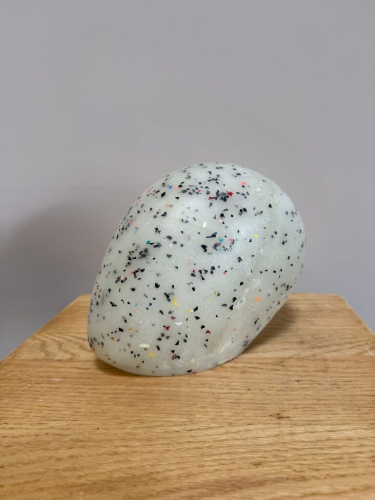 Tête de présentation unisexe effet terrazzo