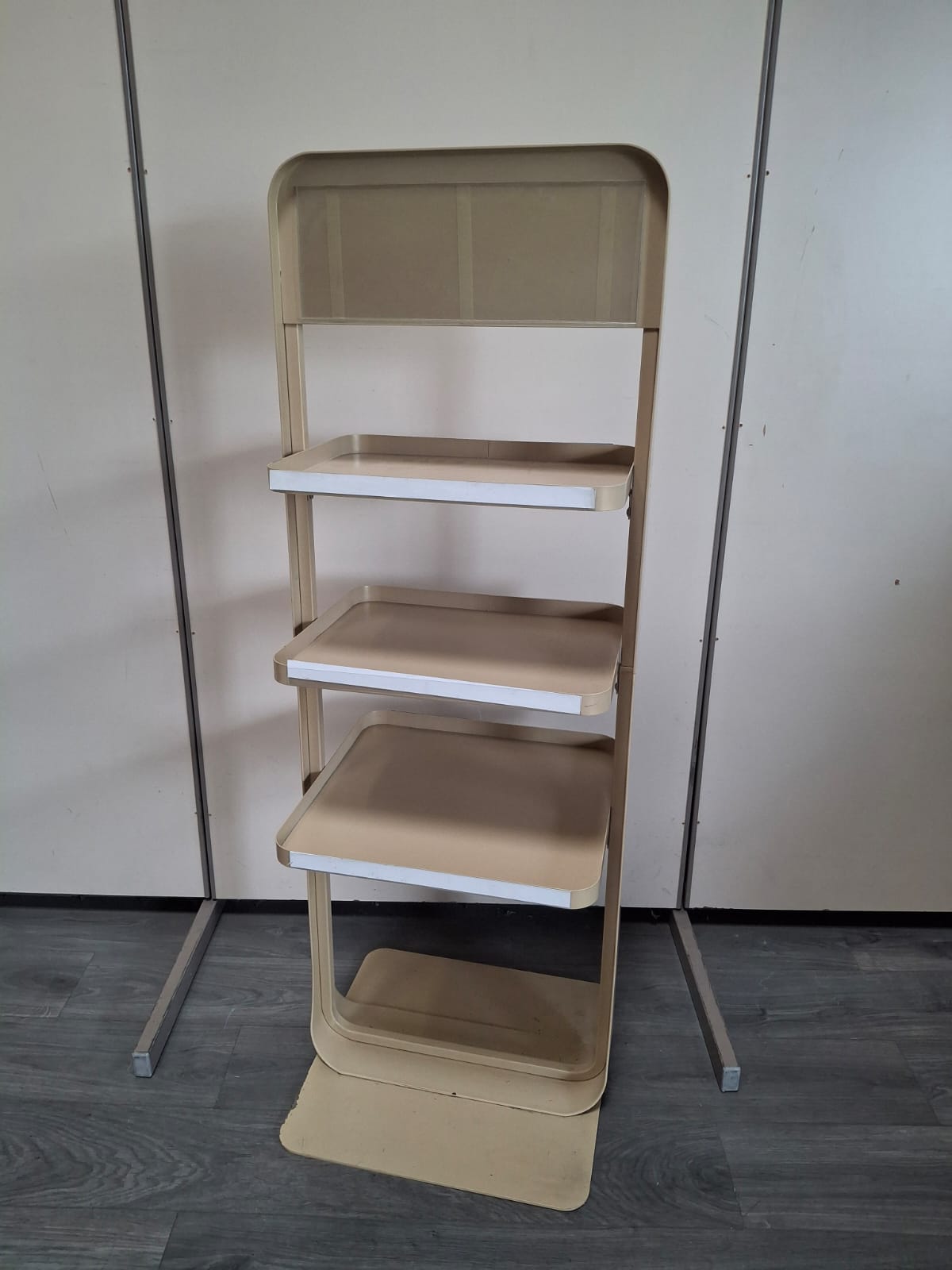 Présentoir 3 niveaux H 145 cm
