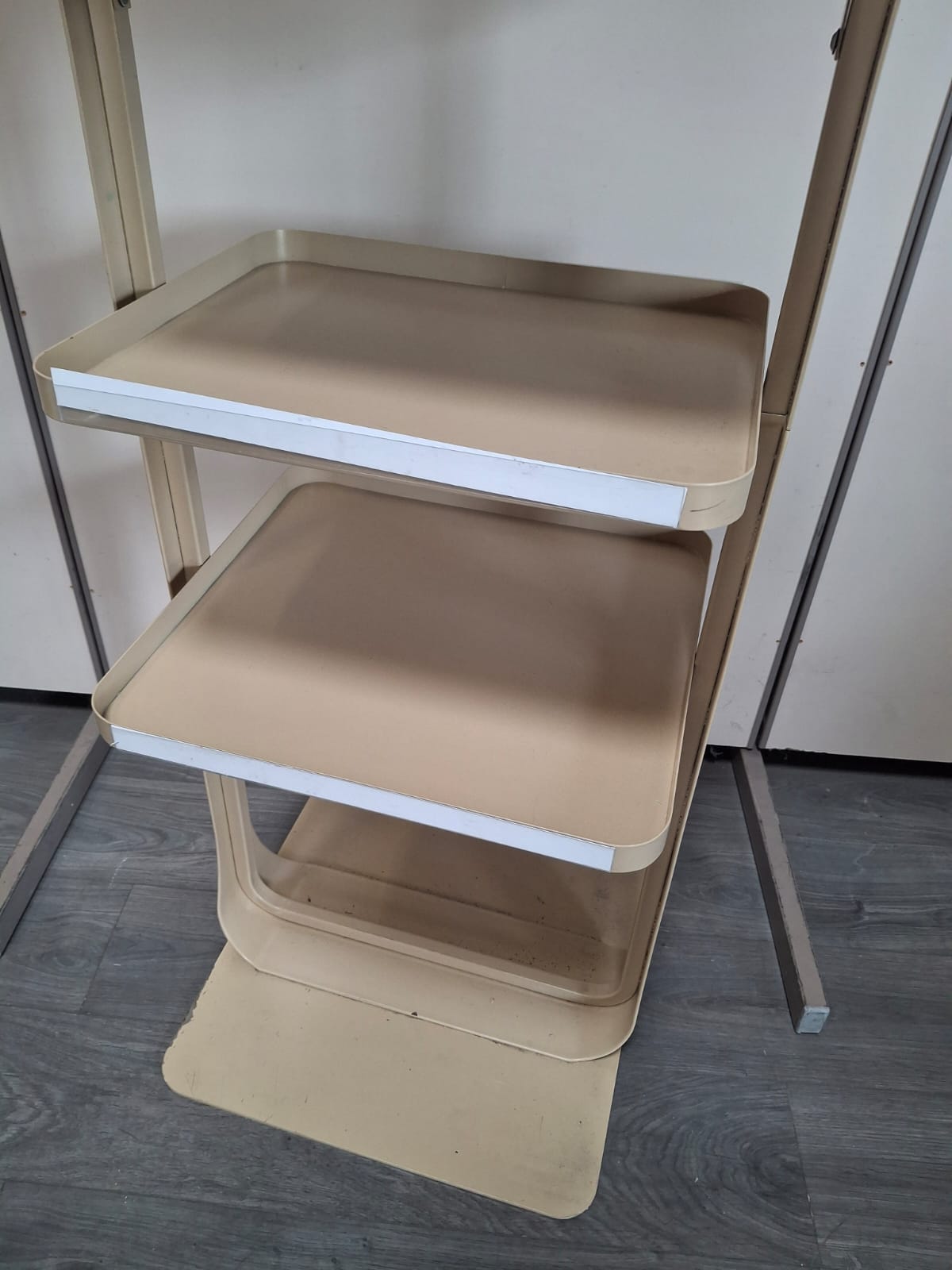 Présentoir 3 niveaux H 145 cm – Image 4
