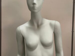 Mannequin femme complet sur socle – fibre de verre beige mat – H187 cm