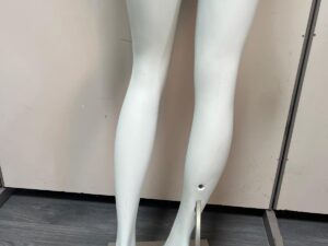 Mannequin femme complet sur socle – fibre de verre beige mat – H187 cm