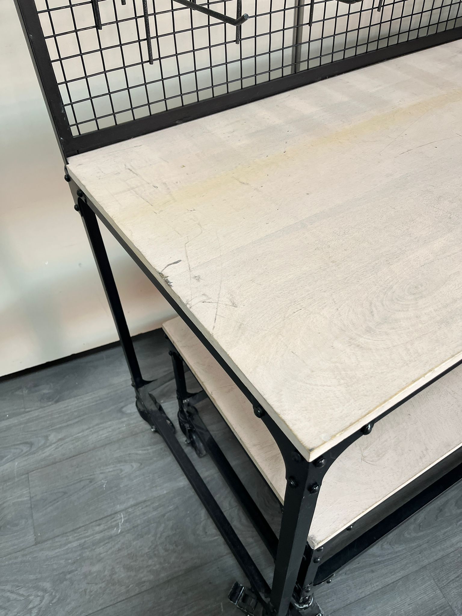 Lot de 2 tables sur roulettes L 110,5 cm – Image 10