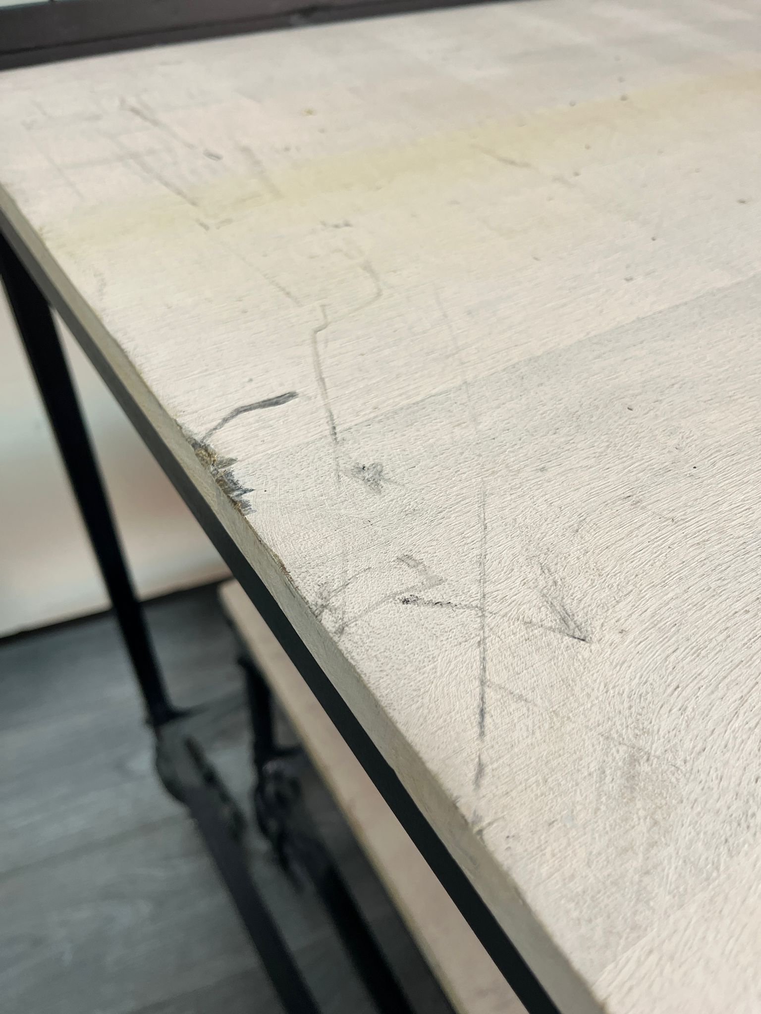 Lot de 2 tables sur roulettes L 110,5 cm – Image 9