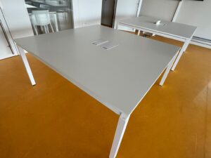 Table de réunion / conférence 160 x 165 cm