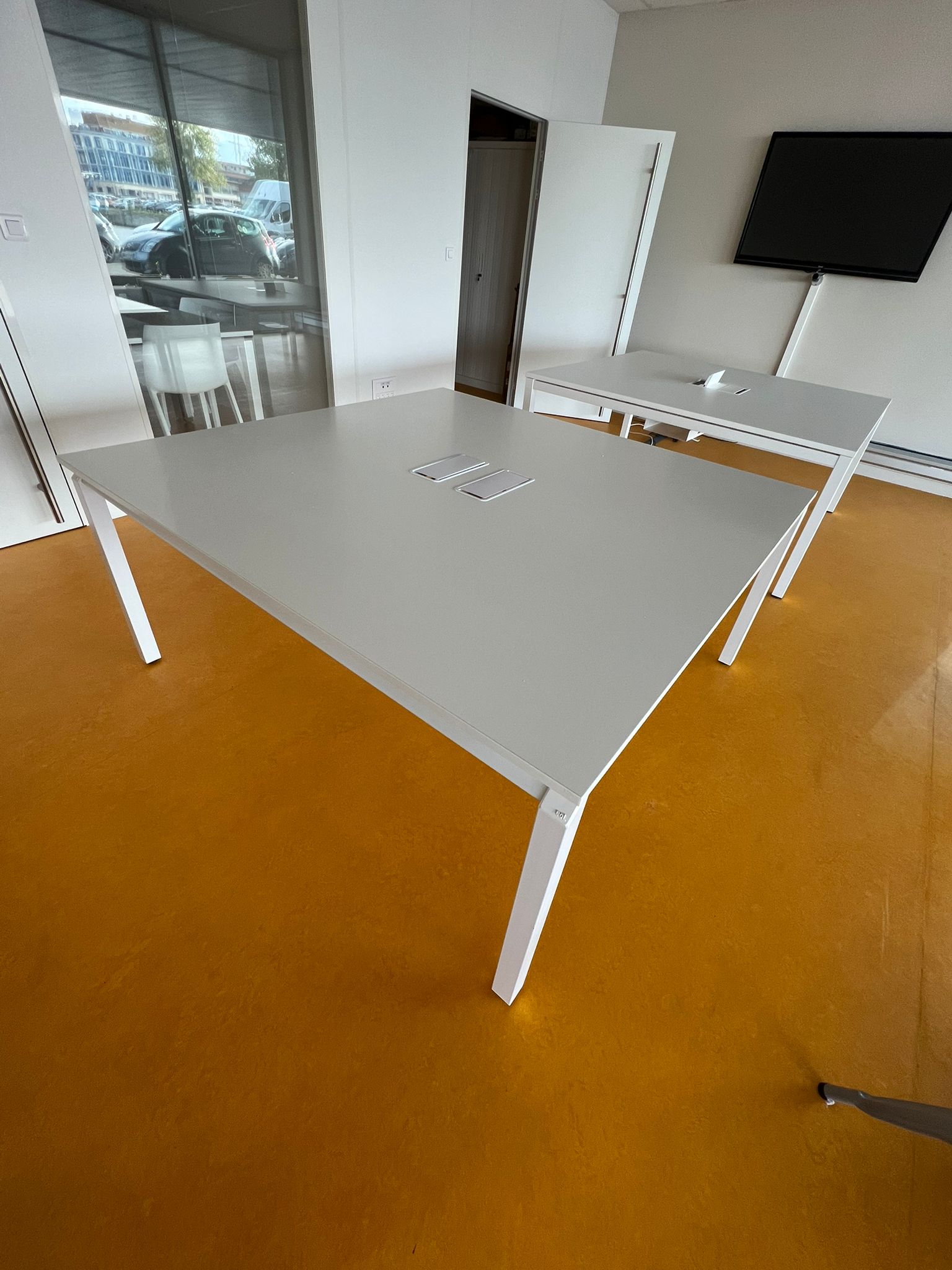 Table de réunion / conférence 160 x 165 cm – Image 4