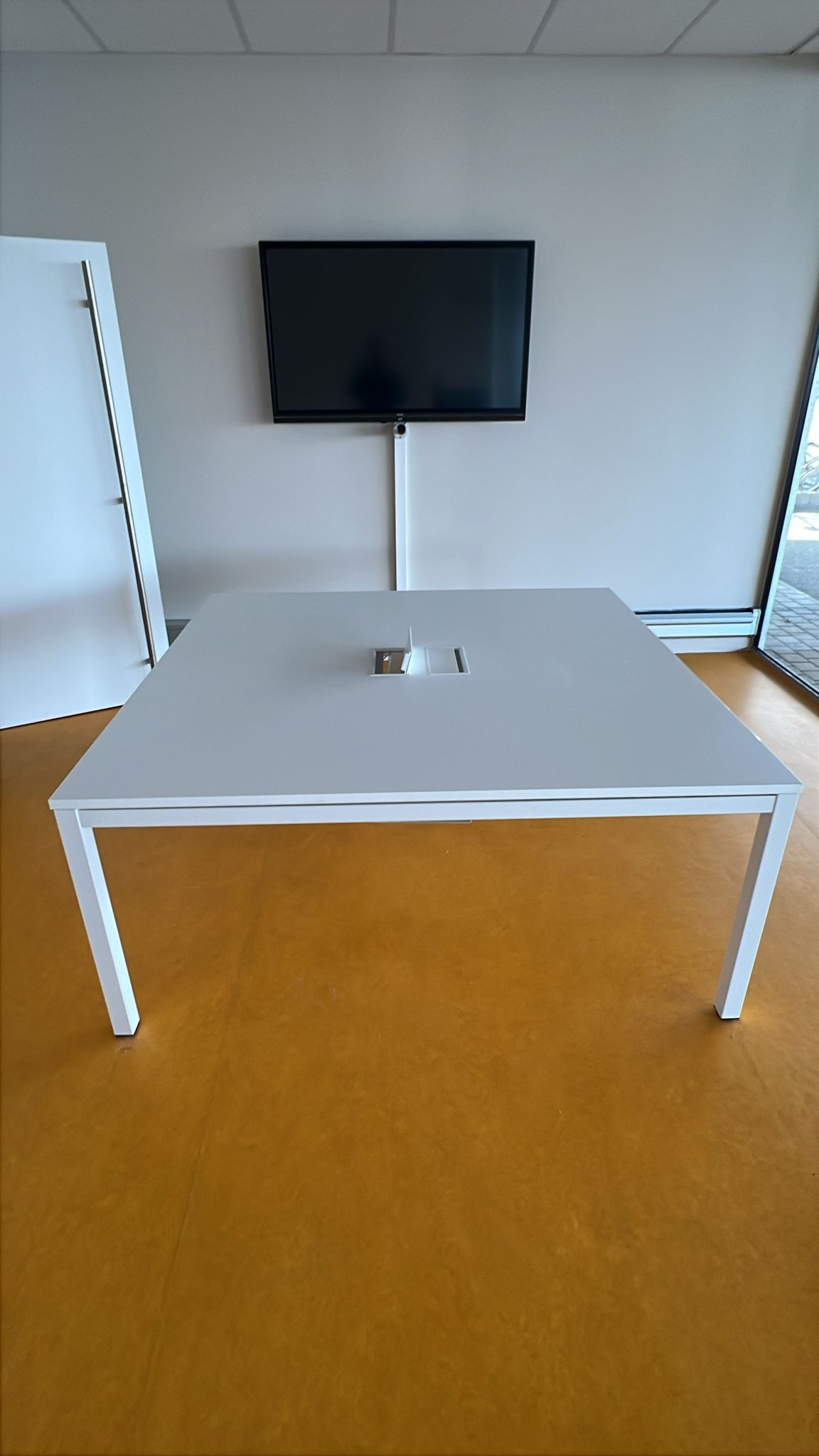 Table de réunion / conférence 160 x 165 cm