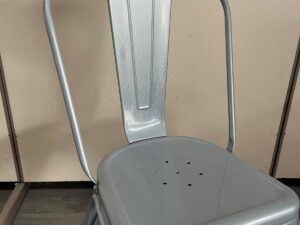 Fauteuil / Chaise bistro grise en métal