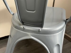 Fauteuil / Chaise bistro grise en métal