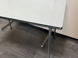 Table vintage / rétro – Formica – 110,5 x 70,5 cm