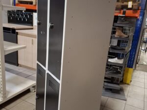 Bloc vestiaire métallique gris et noir – 4 portes