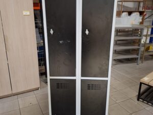 Bloc vestiaire métallique gris et noir – 4 portes