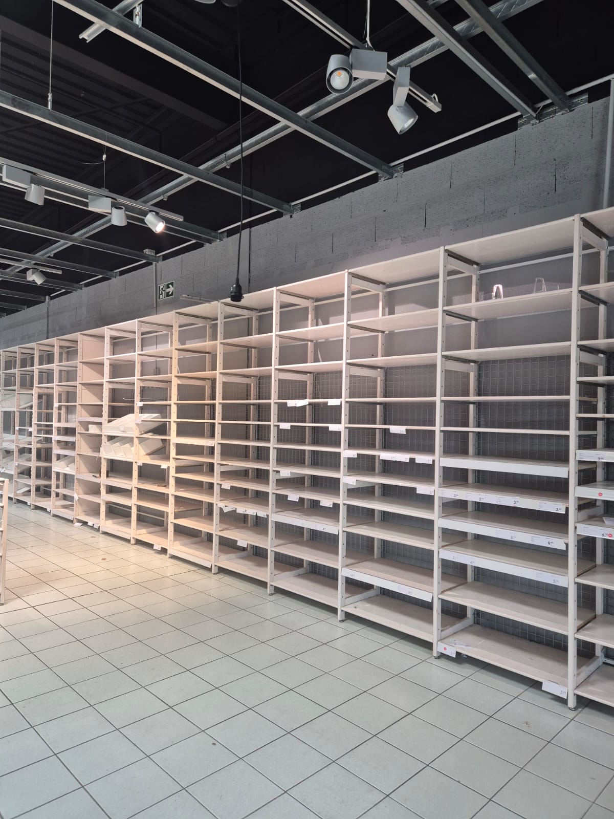 Lot de 9 éléments muraux L 7,20m