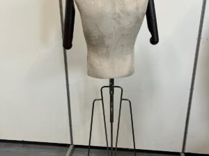 Buste mannequin homme sur pied