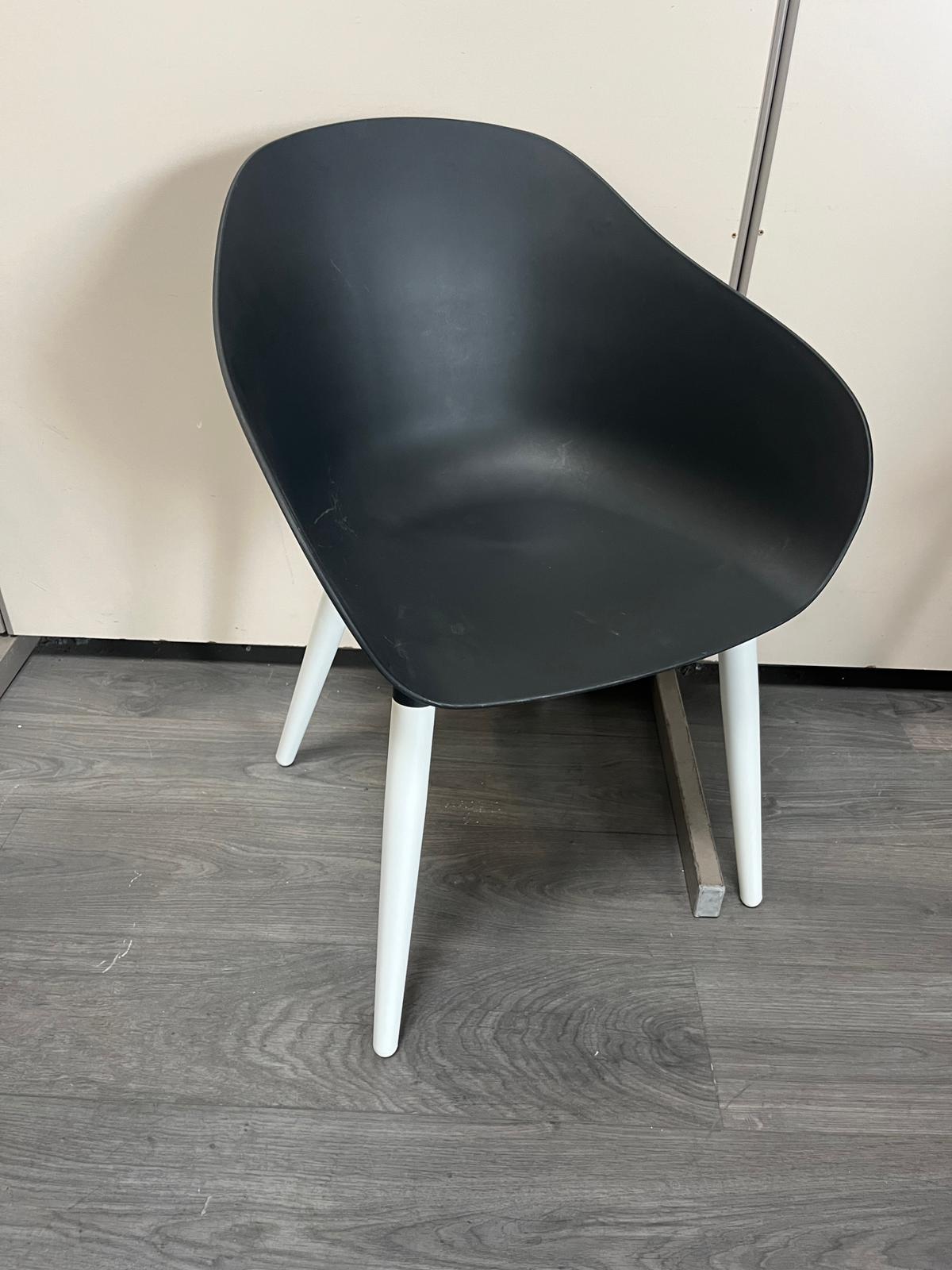 Chaise coque noire