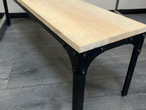 Table basse de présentation L 101 cm