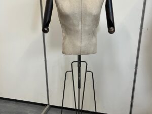 Buste mannequin homme sur pied