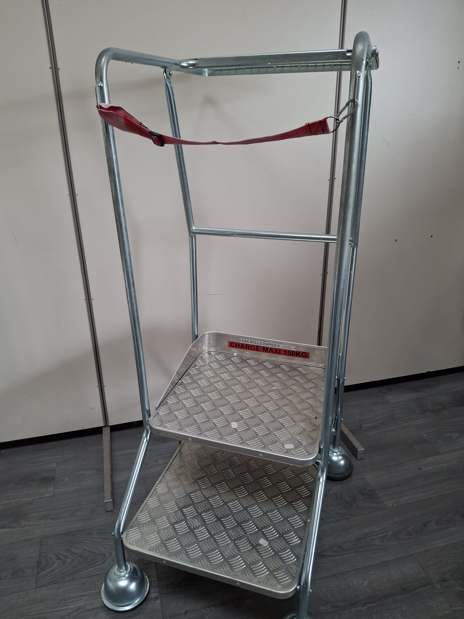 Escabeau plateforme sur roulettes 2 marches – Image 2