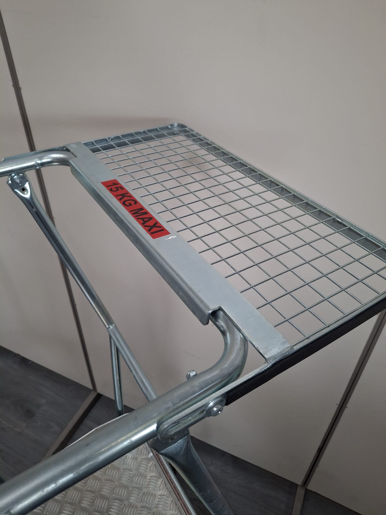 Escabeau plateforme sur roulettes 2 marches – Image 5