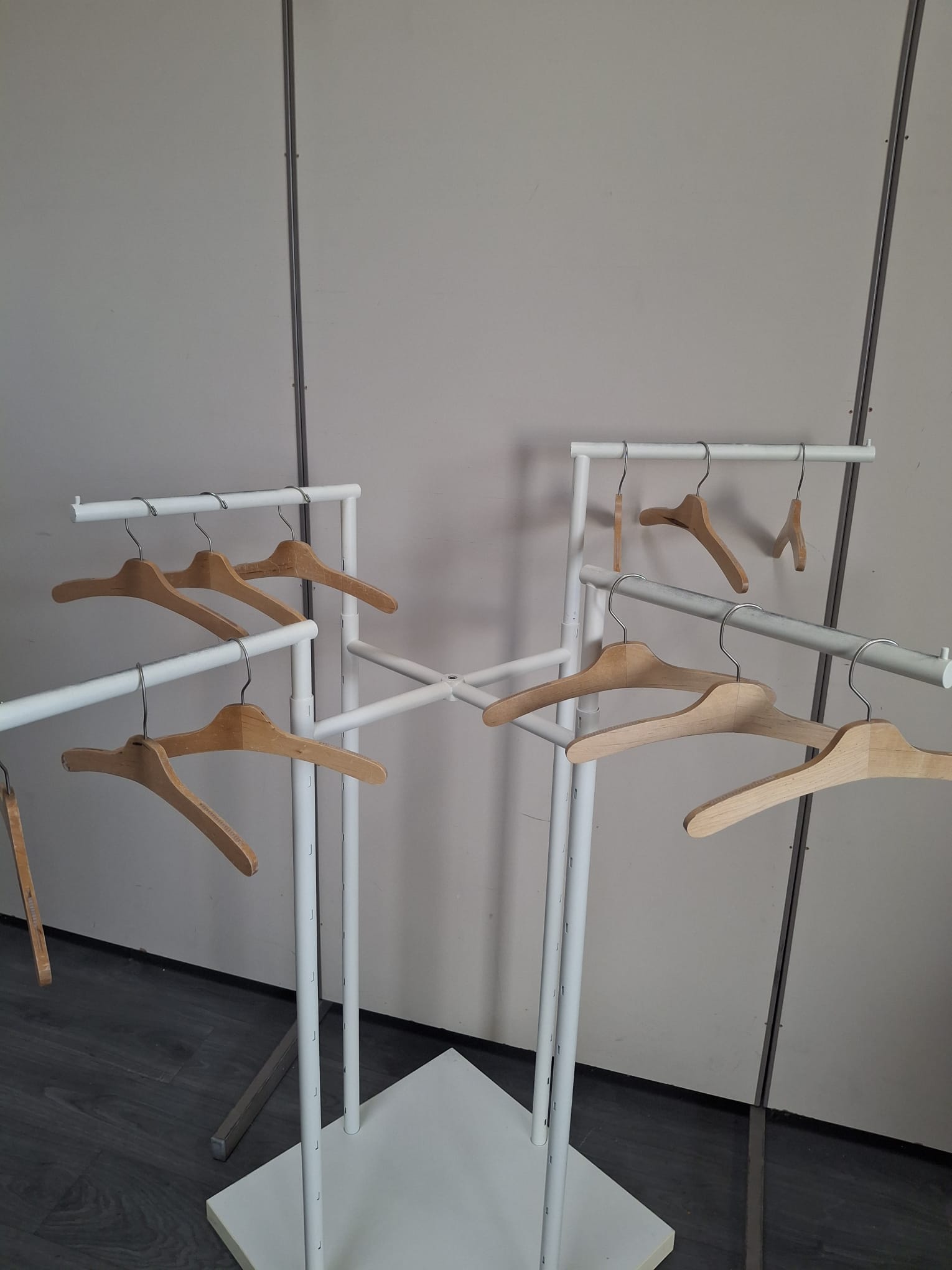 Portant à vêtements professionnel - Blanc - Hauteur réglable 60x60cm – Image 2