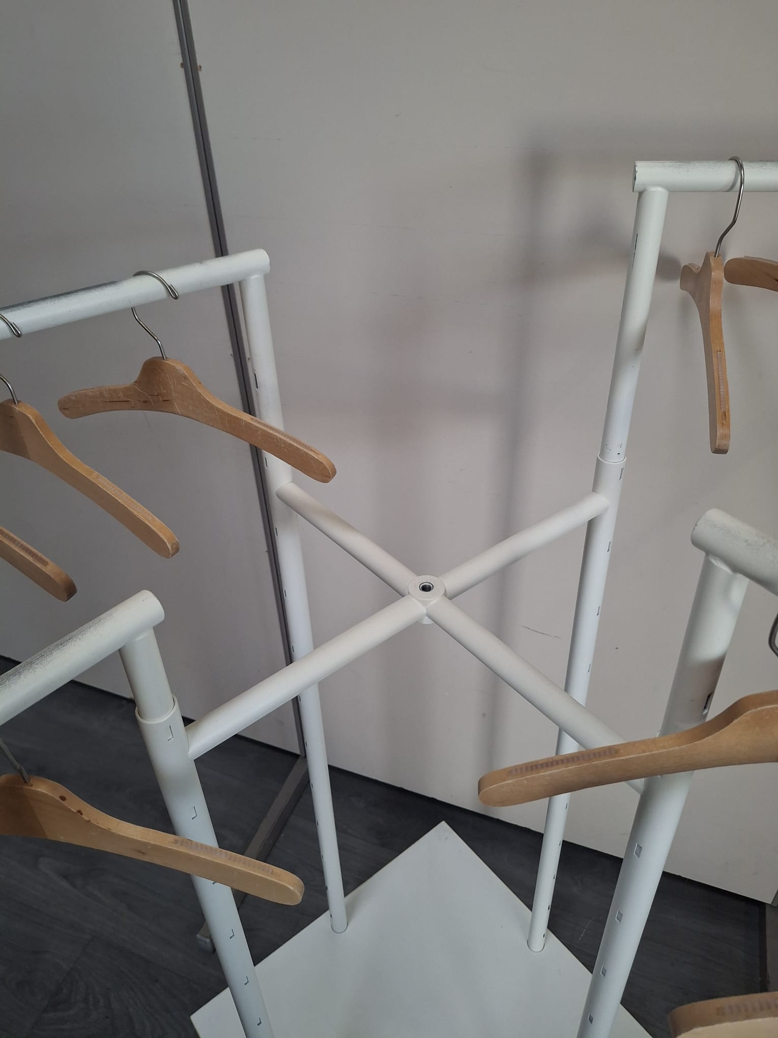 Portant à vêtements professionnel - Blanc - Hauteur réglable 60x60cm – Image 4