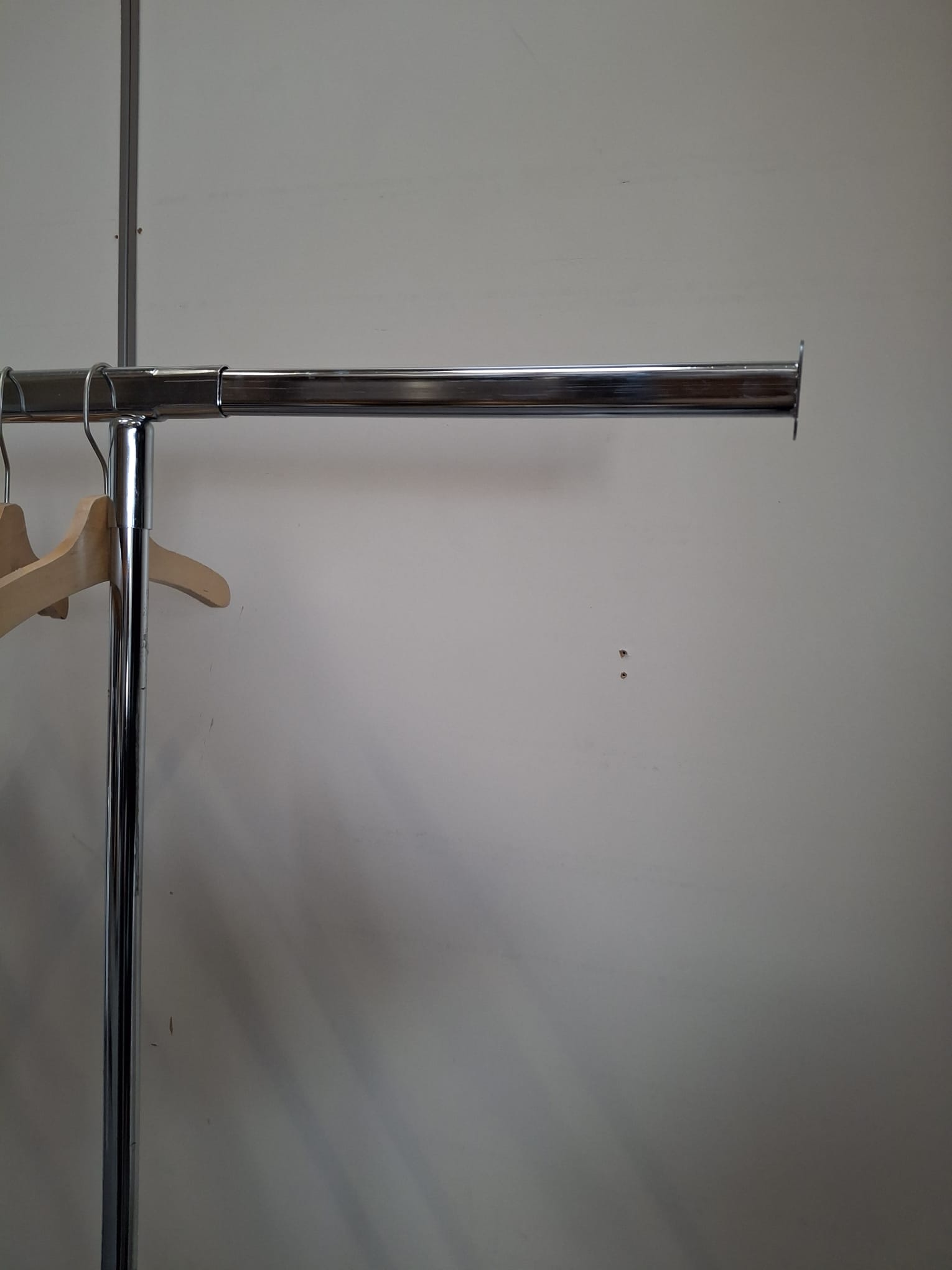 Portant vêtements professionnel pliable sur roulettes réglable hauteur et longueur – Image 5