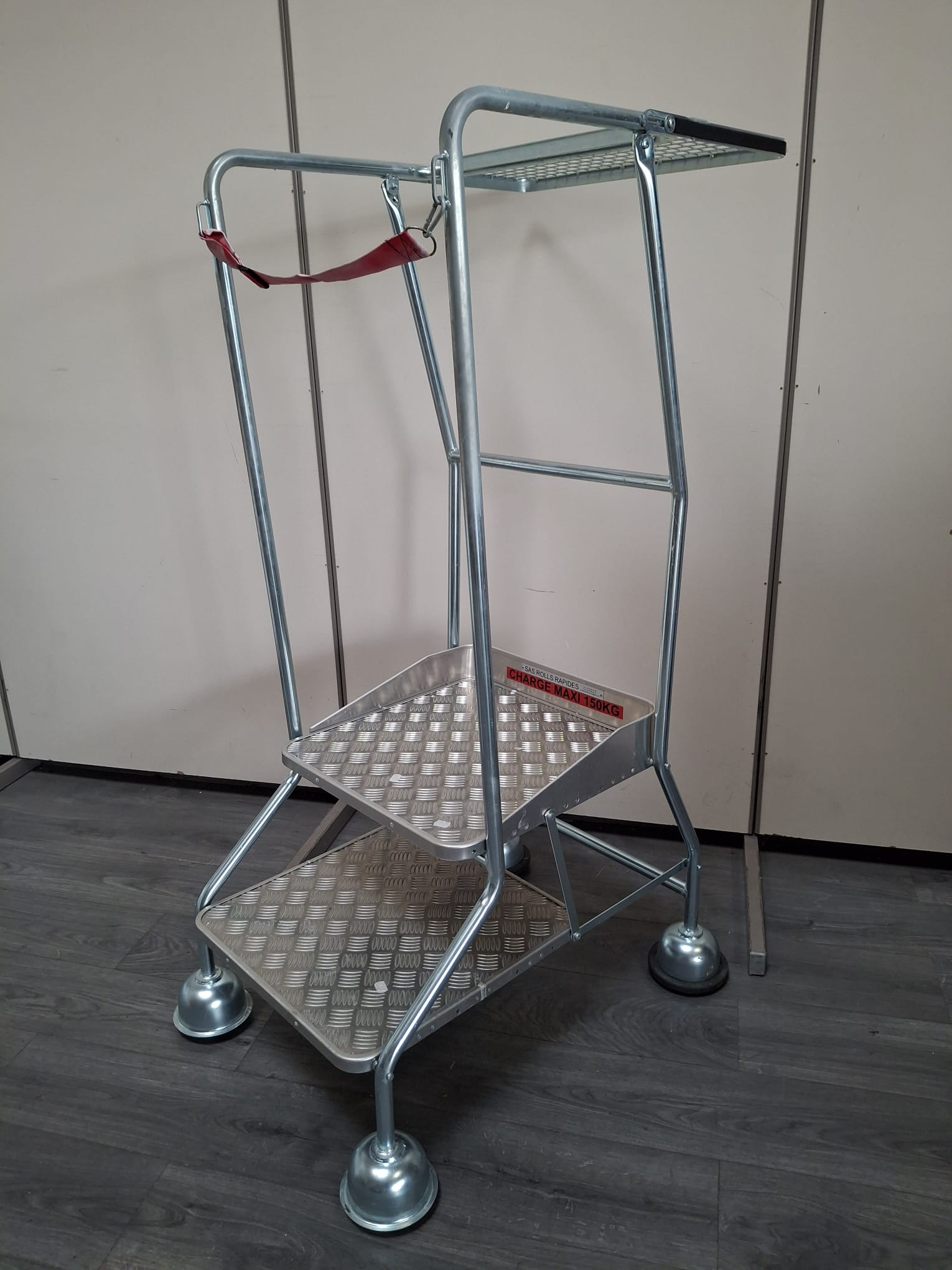 Escabeau plateforme sur roulettes 2 marches