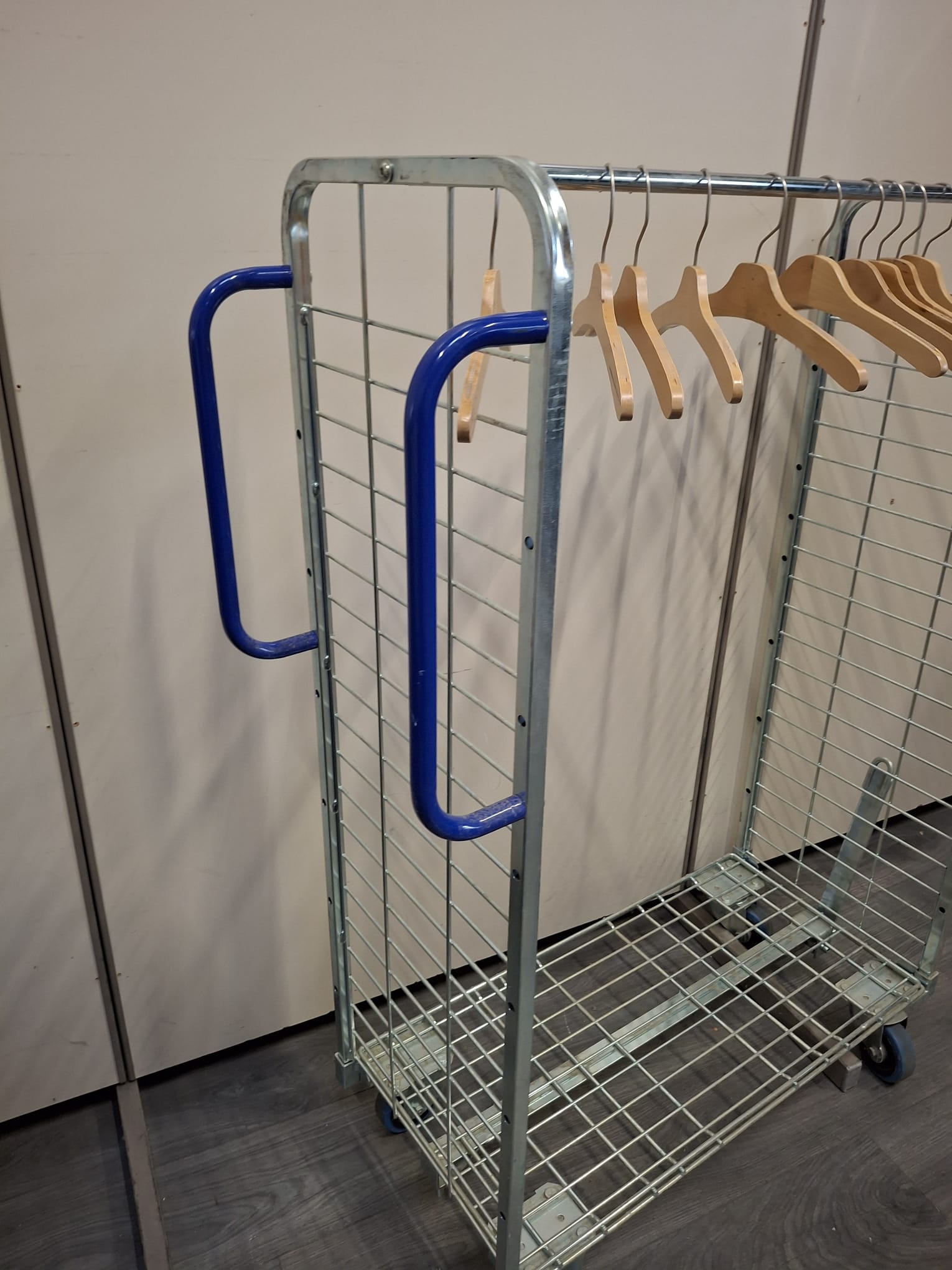 Chariot de préparation - Collecteur textile sur roulettes – Image 2