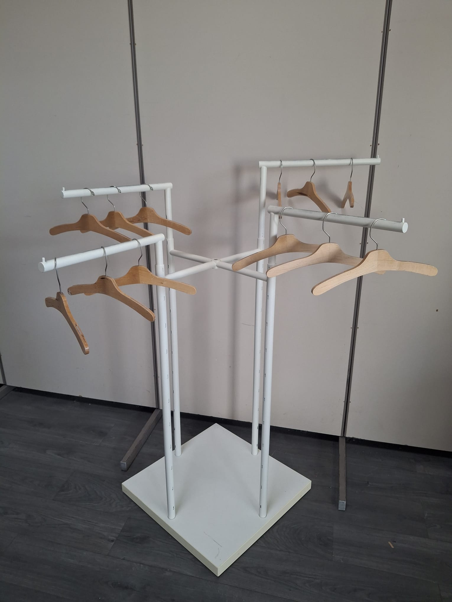 Portant à vêtements professionnel - Blanc - Hauteur réglable 60x60cm