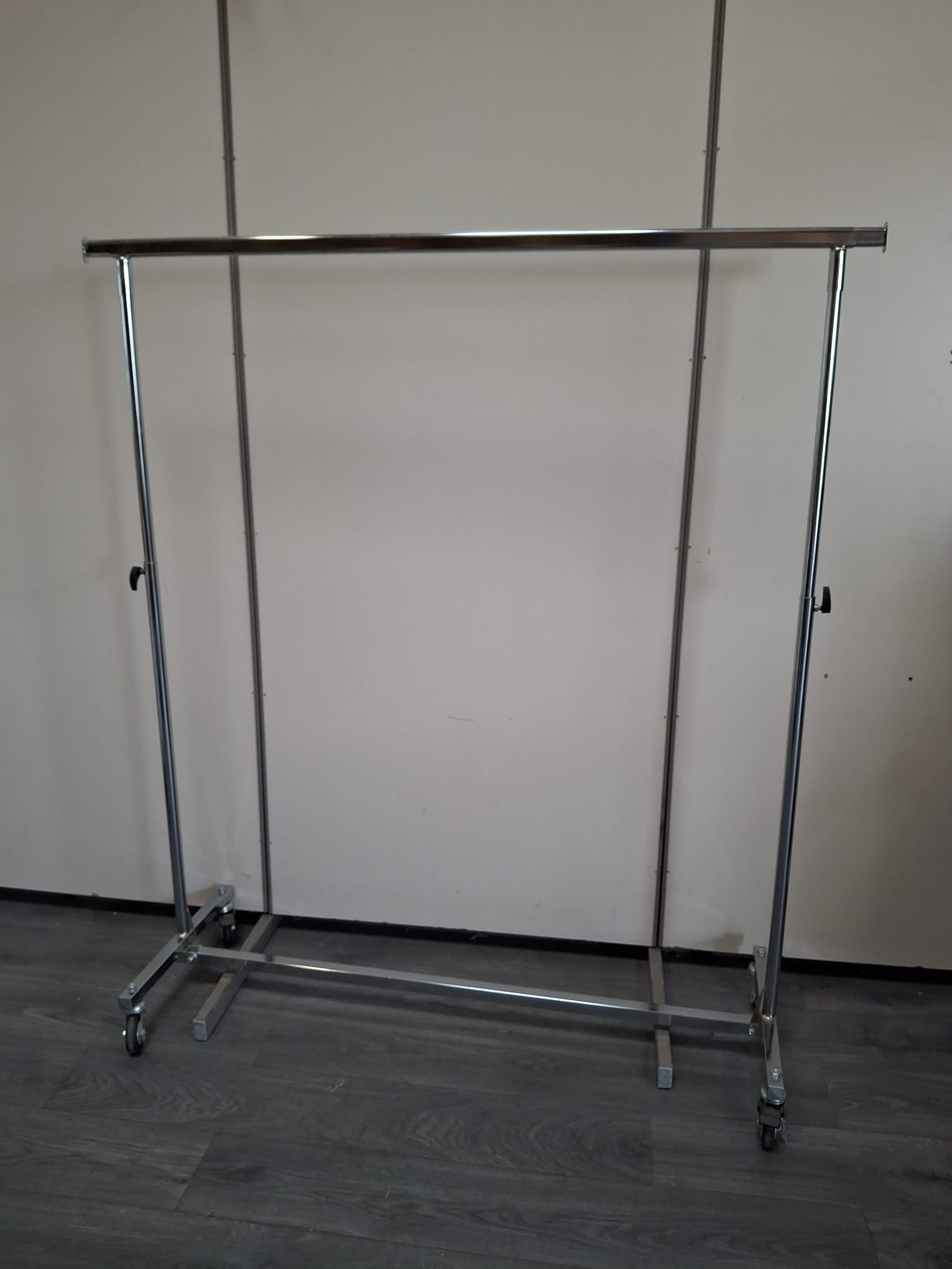 Portant vêtements professionnel pliable sur roulettes réglable hauteur et longueur – Image 2