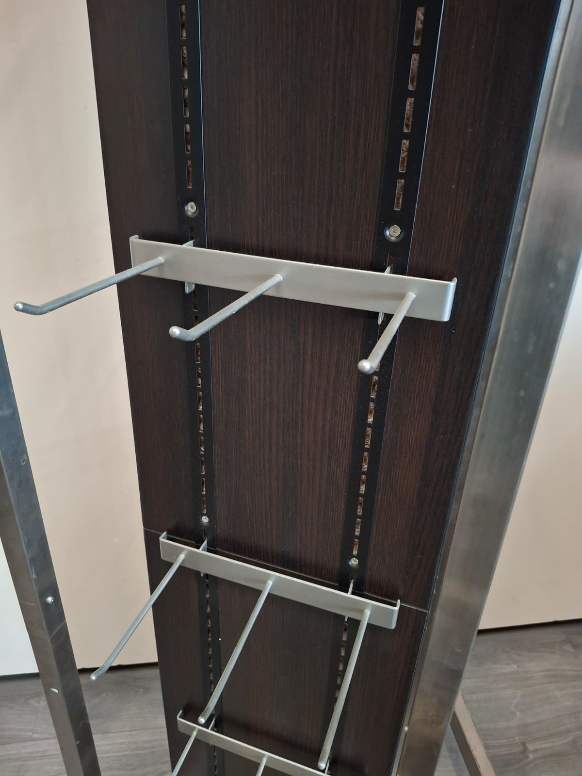 Présentoir central + Broches – Image 4