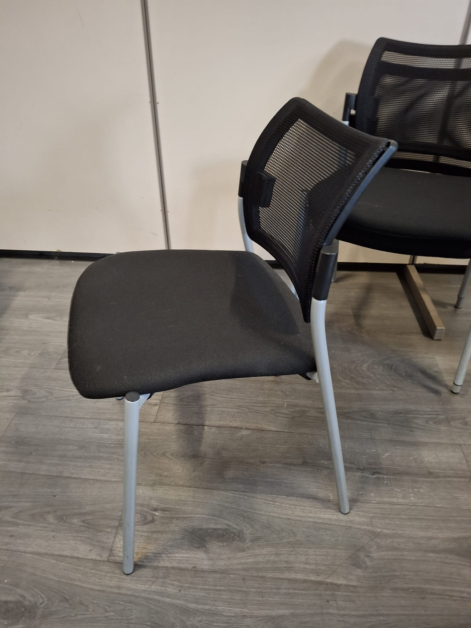 Chaise de réunion ou d’accueil – Image 3