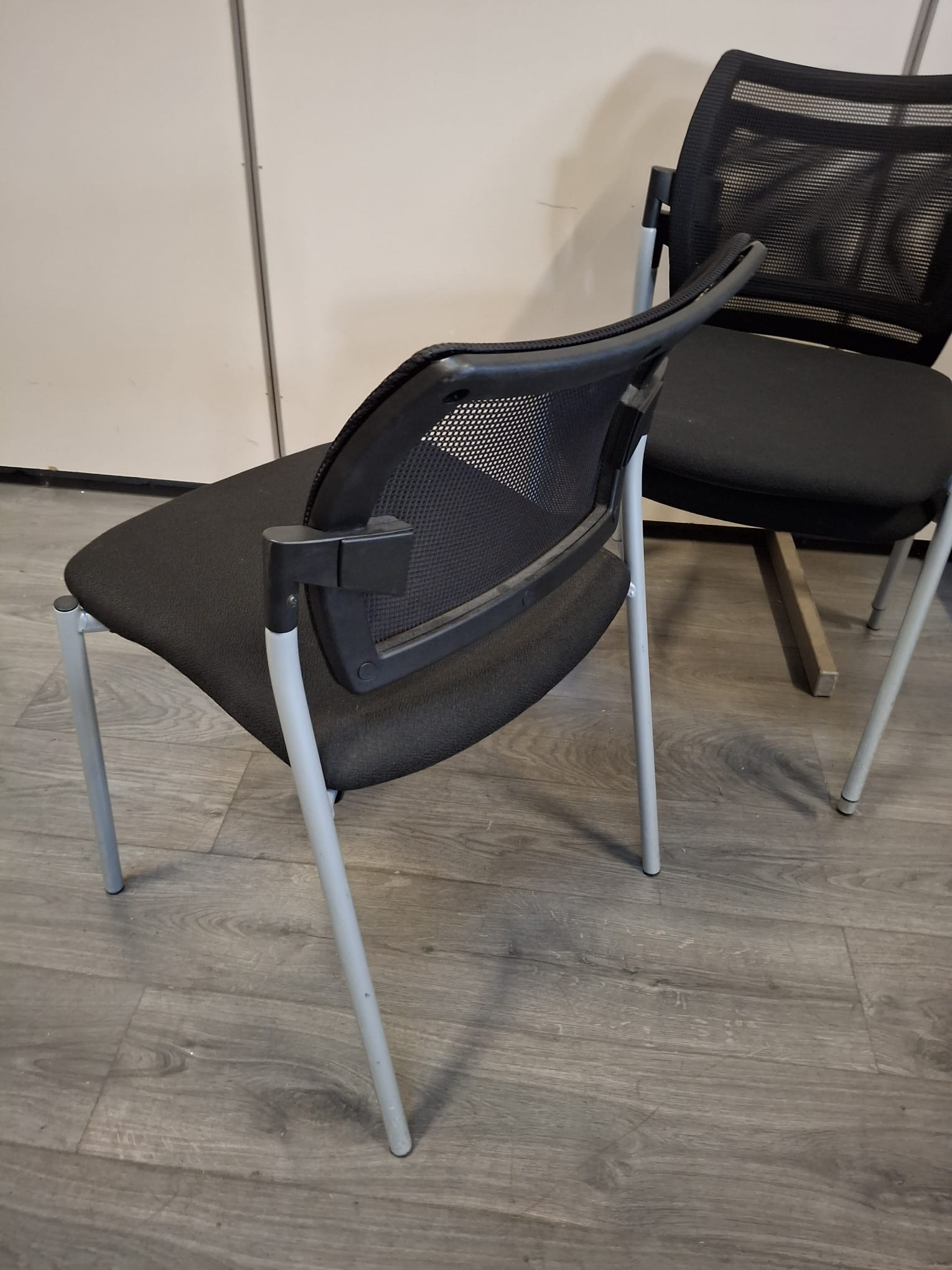 Chaise de réunion ou d’accueil – Image 4