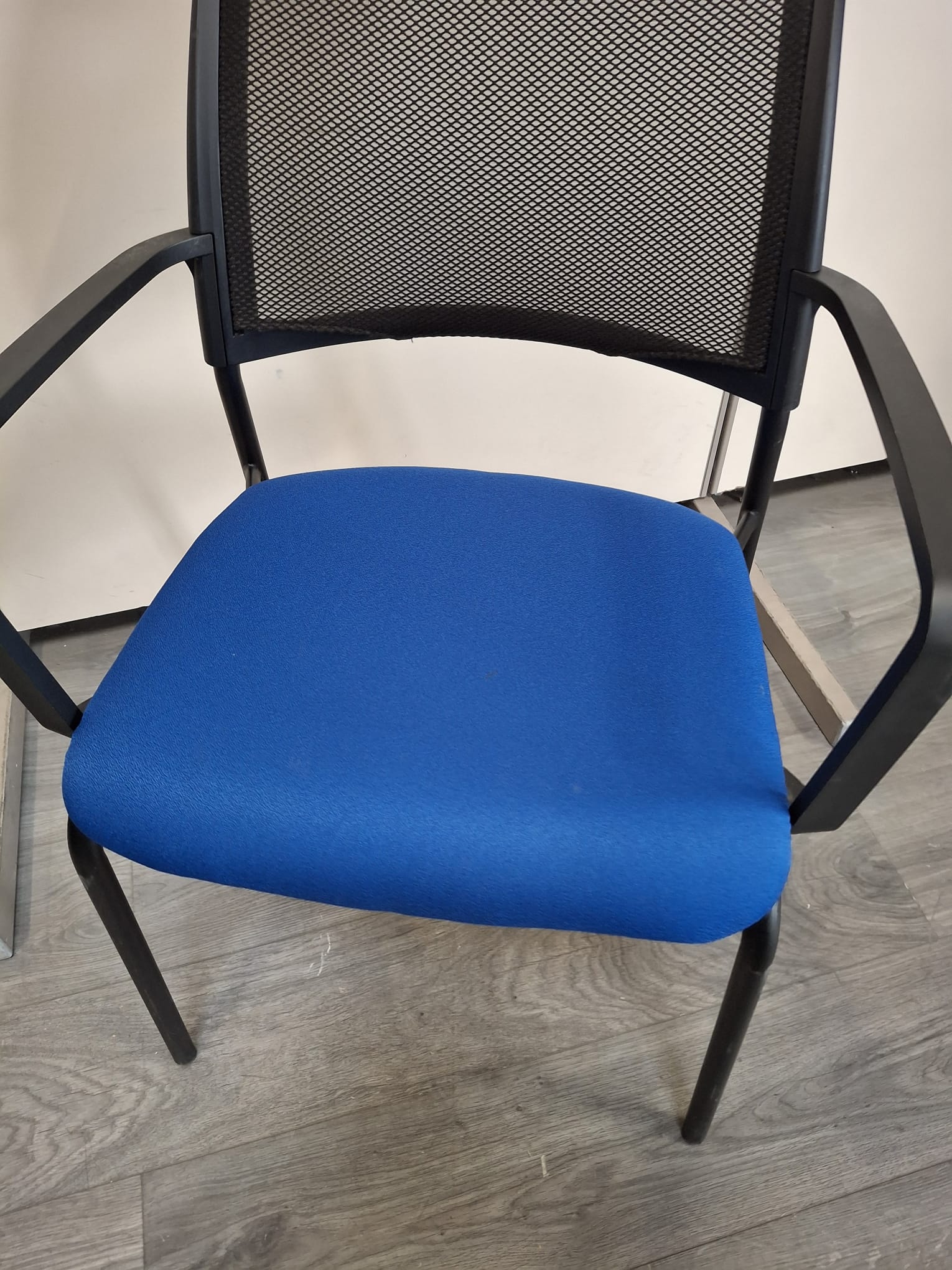 Chaise de réunion ou d’accueil – Image 3