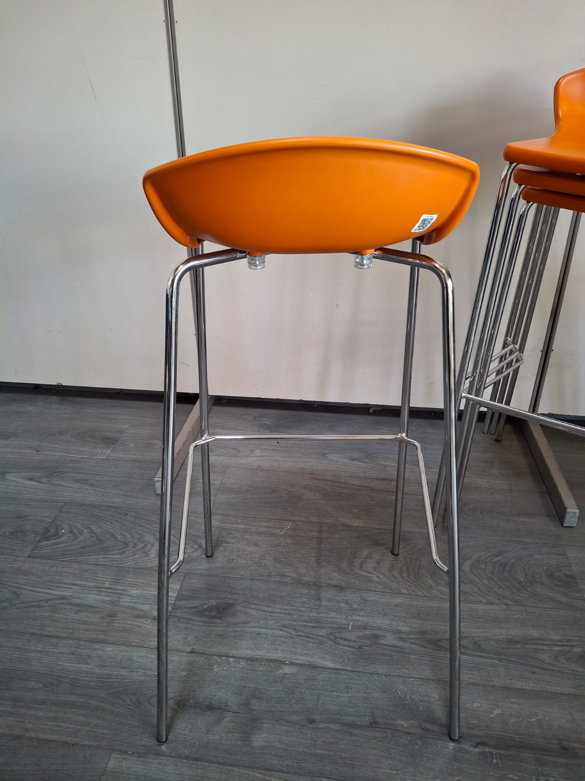 Tabouret haut Gaber – Chromé & orange – Vendu à l’unité – Image 4