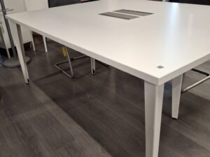 Bureau / Table de réunion 140/140 cm