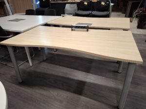 Bureau droit bois et métallique – Gris / bois clair – L160 x P90 x H72 cm