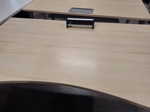 Bureau droit bois et métallique – Gris / bois clair – L160 x P90 x H72 cm