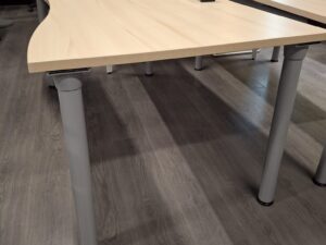 Bureau droit bois et métallique – Gris / bois clair – L160 x P90 x H72 cm