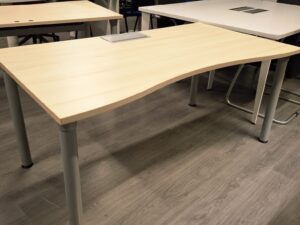 Bureau droit bois et métallique – Gris / bois clair – L160 x P90 x H72 cm
