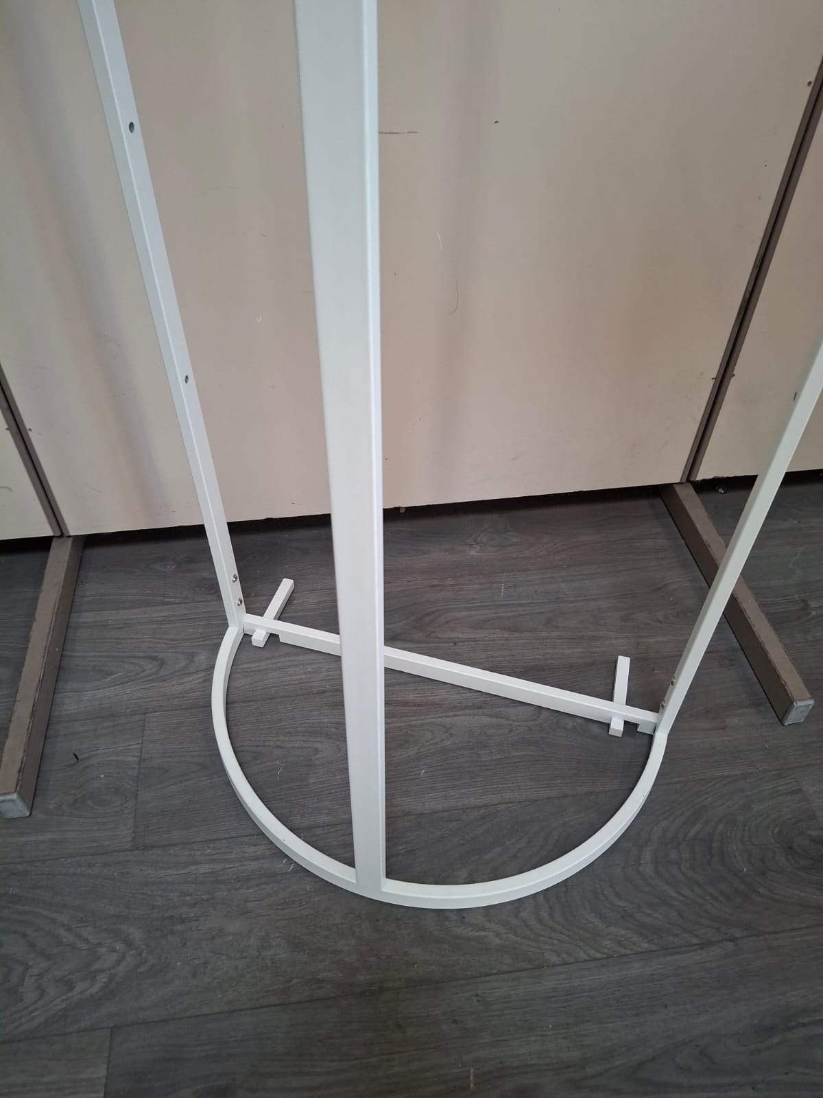 Portant à vêtements professionnel - Demi-cercle - Blanc&Gris- H140,5xL62cm – Image 2