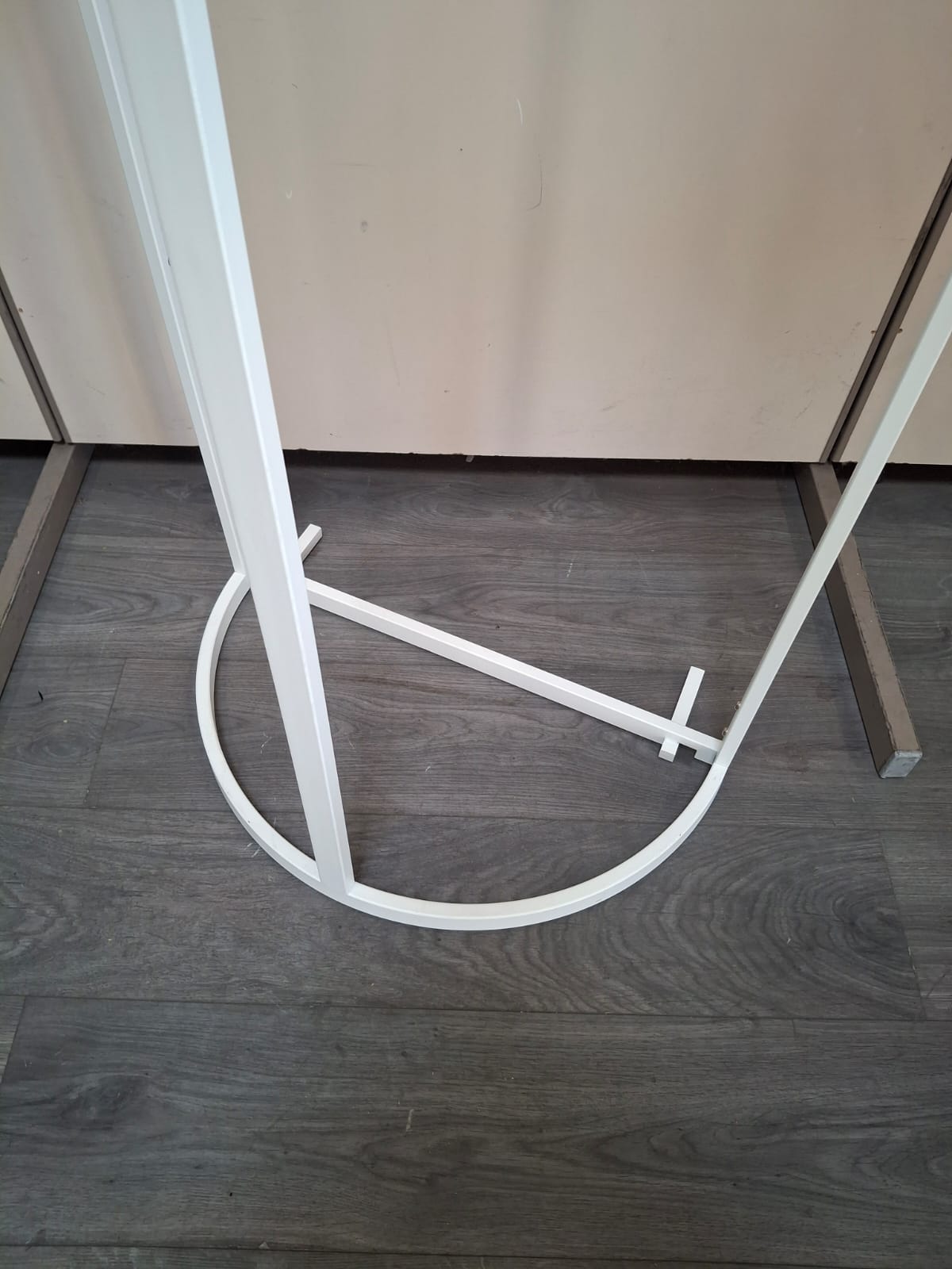 Portant à vêtements professionnel - Demi-cercle - Blanc&Gris- H140,5xL62cm – Image 5