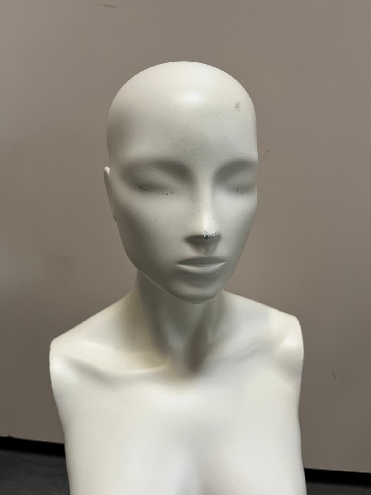 Mannequin buste femme blanc en fibre de verre – H72 cm – Image 2