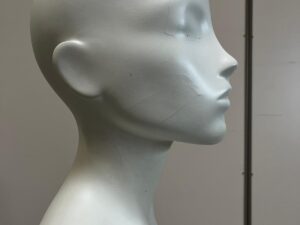 Mannequin femme + socle