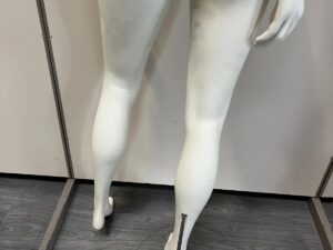 Mannequin femme + socle